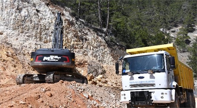 Büyükşehir Gülnar’da Grup Yolu Çalışmalarını Tamamlıyor, Kent Merkezindeki Yol Kalitesi, Kırsala Da Yansıyor