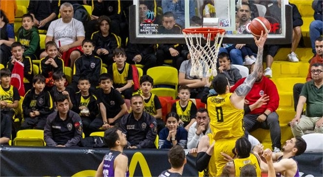 Carettalar Evinde Galip, MSK Affetmedi: 73-52