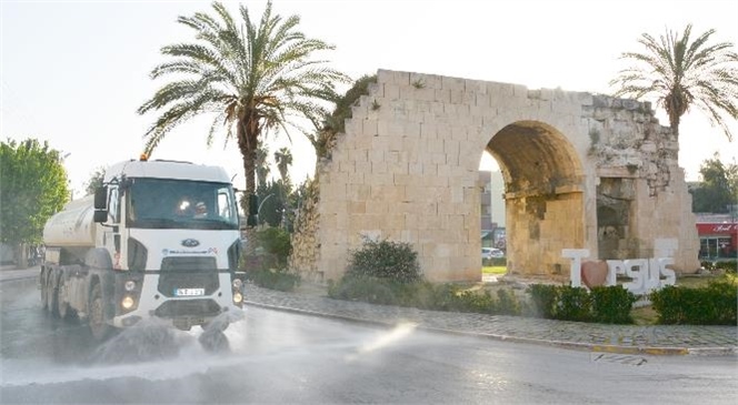 Mersin Büyükşehir Ve Tarsus Belediyesi Ekiplerinden Ortak Cadde Yıkama Çalışması