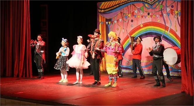 Mersin Büyükşehir Belediyesi Şehir Tiyatrosu, Gaziantep'te ‘23 Nisan Çocuk Tiyatrosu Şenliği’nde Yer Aldı