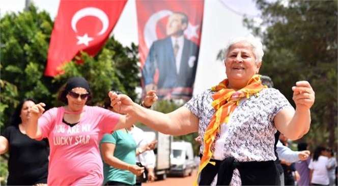 Büyükşehir Kentin Dört Bir Yanında Anneler Günü’nü Kutladı