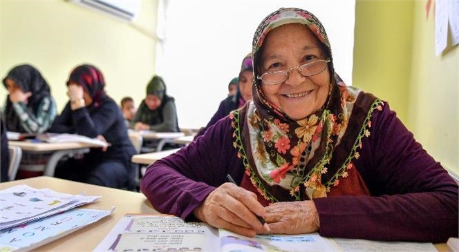 Okuma Yazma Bilmeyen Kadın Kalmasın, Mersin Büyükşehir Destekliyor Kadınlar Okuma Yazma Öğreniyor