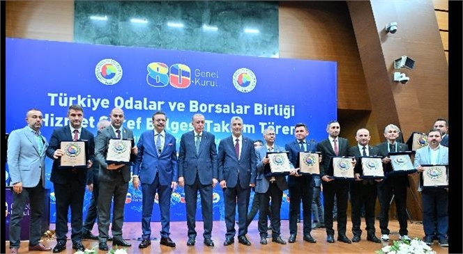 TOBB Hizmet Şeref Belgesi Ödül Töreninde Tarsus Ticaret Borsası Genel Sekreteri Hasan Şanlı’ya Hizmet Şeref Belgesi Takdim Edildi