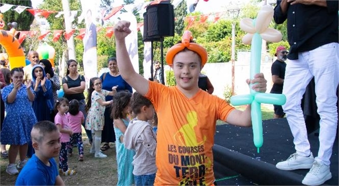 Tarsus Kültür Park Çocuk Sesleri İle Renkledi, Büyükşehir Bir Dizi Etkinlikle Özel Çocukları Mutlu Etti