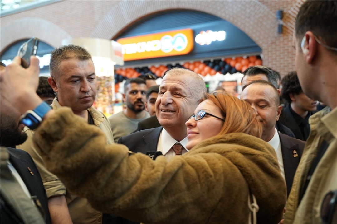 Zafer Partisi Genel Başkanı Ümit Özdağ’a Mersin’de Yoğun İlgi