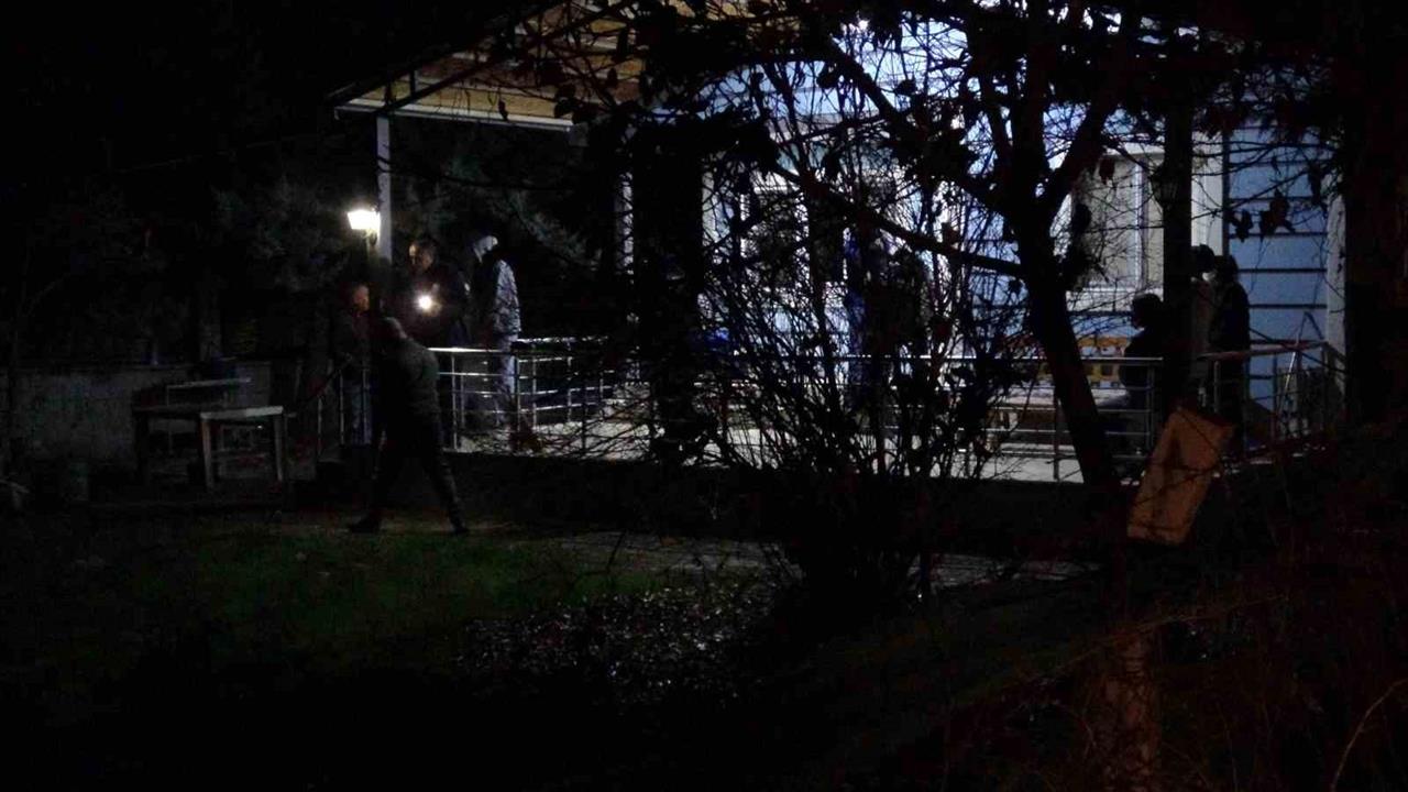 Malatya Battalgazi'de Arkadaşının Silahından Çıkan Kurşunla 1 Kişi Yaralandı