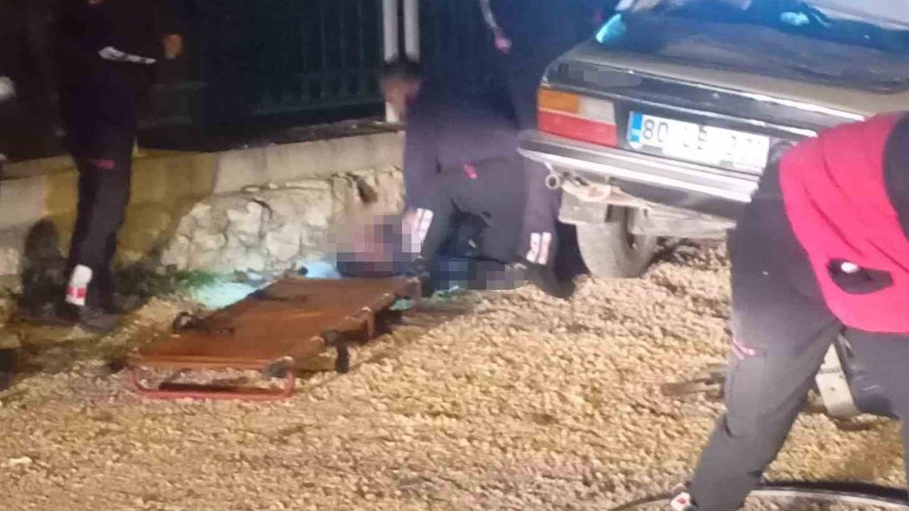 Osmaniye Kadirli'de Park Halindeki Kamyona Çarpan Otomobilde 1 Kişi Hayatını Kaybetti, 2 Kişi Yaralandı