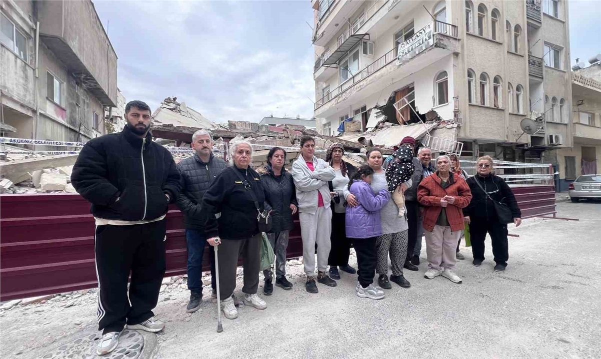 Hamidiye’de Yıkım Mağdurlarının Feryadı: '' Bir Gün Ödendi, Sonrası Yok!'' Yıkımdan Etkilenen Apartman Sakinleri Konuştu