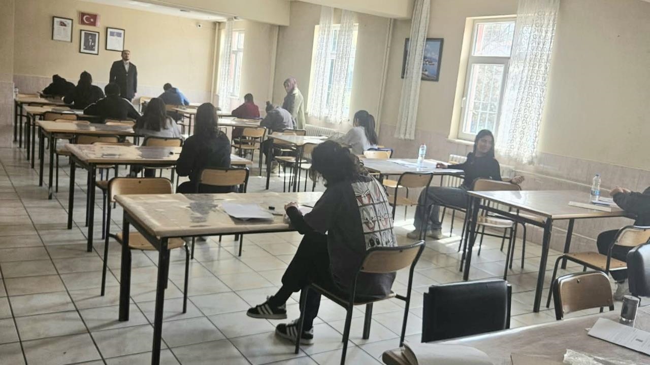 Mersin’de Umre Ödüllü Gençlik Bilgi Yarışması 1287 Öğrencinin Katılımıyla Yapıldı