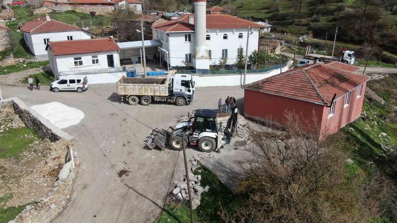 Eskişehir İnönü Belediye Başkanı Hamamcı, Yörükyayla Mahallesi'nde talep edilen projelere başladı.