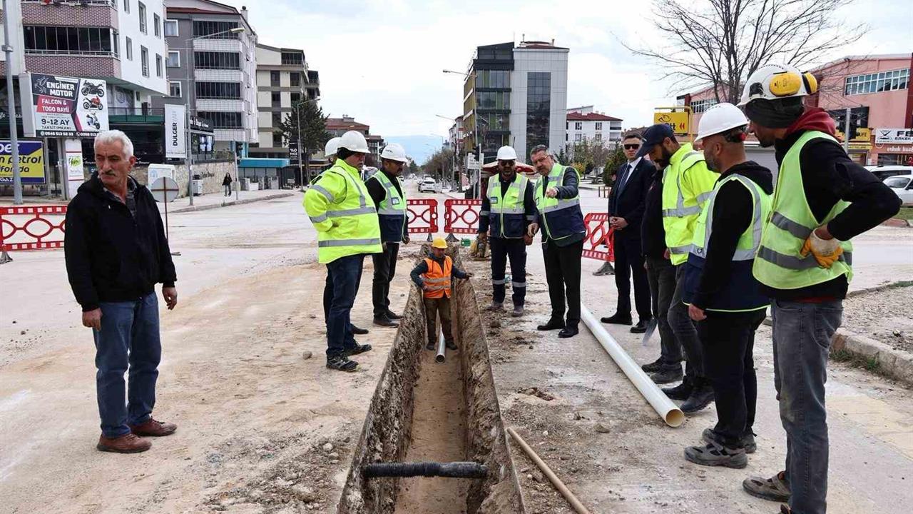 Amasya Merzifon'da İçme Suyu Projesi Kapsamında Boru Döşeme Çalışmaları Sürüyor