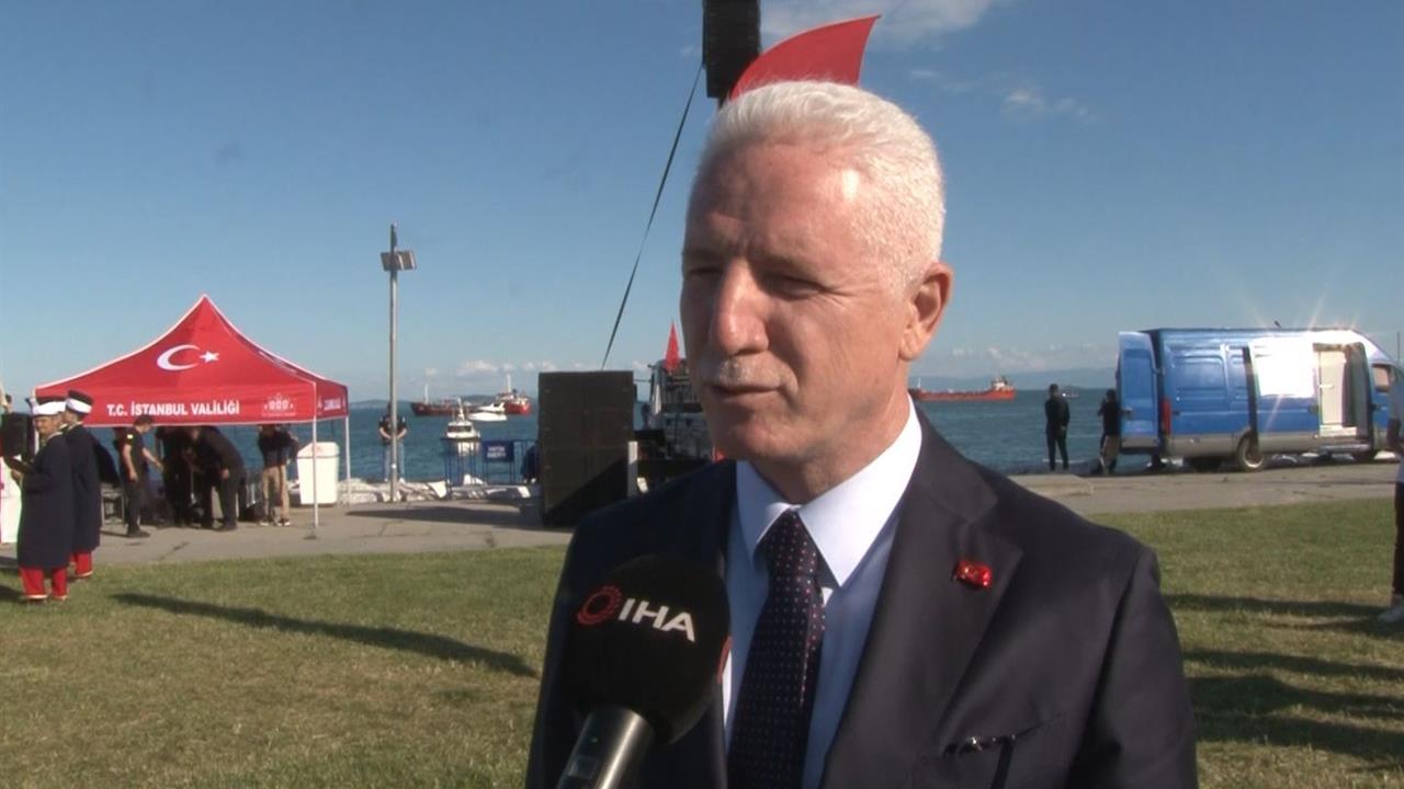 İstanbul'da Vali Gül, SOLOTÜRK Gösterisini Yenikapı Meydanı'nda İzledi