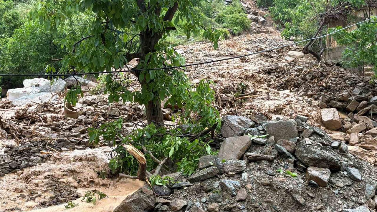 Osmaniye Düziçi'nde Yaşanan Heyelan Sonrası Köy Yolları Ulaşıma Kapandı