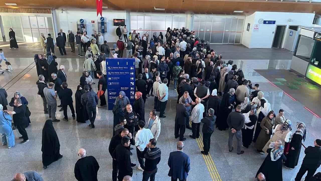 Erzincan'da İlk Hacı Kafilesi Yurda Dönerek Aileleriyle Buluştu
