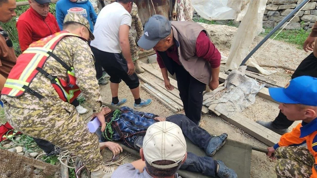 Kırgızistan Batken'de 16 Gün Kuyuda Mahsur Kalan 65 Yaşındaki Adam Kurtarıldı