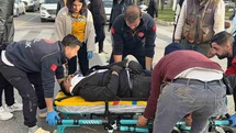 Yayaya çarpmamak için motosikleti devirdi: 1 yaralı