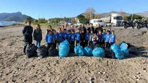 Mersin'de Öğrencilerden Sahil Temizliği