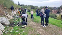Çöpleri belediye yerine gönüllüler topladı