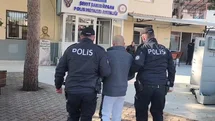 İzmir’de aranan 2 şüpheli kıskıvrak yakalandı