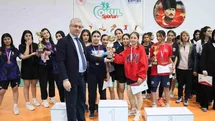 Malatya’da badminton ve futsal il şampiyonları kupalarını aldı