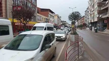 Yalova’da köprülü kavşakta çalışma nedeniyle trafik yoğunluk