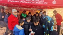 Diyarbakır'da Kandil İçin Salep İkramı Yapıldı