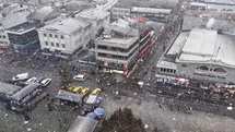 Kent merkezinde lapa lapa yağan kar havadan görüntülendi