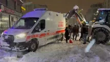 Yüksekova'da Ambulans Karla Mücadele Ekipleriyle Kurtarıldı