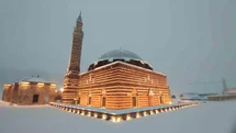 Van'da Tarihi Camiler Beyaz Örtüyle Kaplandı