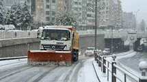 Büyükşehir Belediyesi tuzlama ve kar küreme çalışması yürütüyor