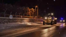 Kar yüzünden kapanan 145 mahallenin yolu büyükşehir ekipleri tarafından açıldı