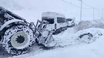 Şırnak’ta karda mahsur kalanlar için belediye ekipleri seferber oldu