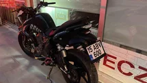 Burdur’da motosiklet park halindeki otomobile çarptı: 2 yaralı