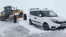 Aksaray’da Kar Yağışı Nedeniyle Araçlar Kurtarılıyor
