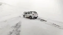 Erzurum’da kar ve tipi ulaşımı durma noktasına getirdi
