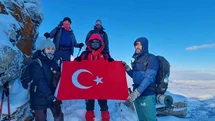 Kırşehirli Dağcılar Gönül Dağı'nda İstiklal Marşı Okudu