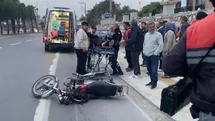 Erdemli'de Kamyonet Motosiklet Çarpışması