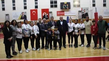 Kumluca'da Voleybol Turnuvası Sona Erdi