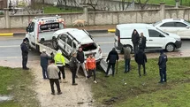 Sakarya'da Kontrolden Çıkan Otomobil Takla Attı