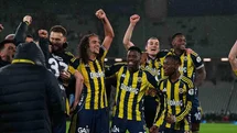 Fenerbahçe Kupayı Kaldırdı