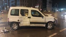Kütahya'da Ambulans ve Otomobil Çarpıştı