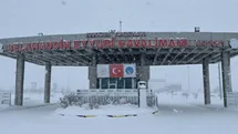 Yüksekova’da kar yağışı ve sis ulaşımı aksatıyor