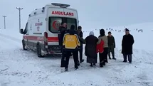 Muş'ta Hasta Ambulansa İş Makinesiyle Taşındı
