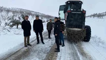 Besni'de Kapanan Köy Yolları Açılıyor