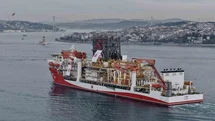 Türk sondaj gemisi Yıldırım İstanbul Boğazı’ndan geçti