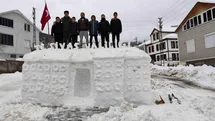 Sivas’ta Tarihi Valilik Binası Kardan Yapıldı