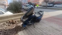 Antalya'da Motosiklet Otomobille Çarpıştı