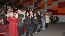 Tarsuslu Sanatseverler Ayakta Alkışladı: Mersin Şehir Tiyatrosu "eyvah! Nadir" İle Bugün Yeniden Buluşuyor