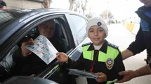 Hatay'da Depremzede Çocuklardan Trafik Denetimi