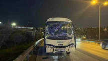 Kocaeli'de Servis Minibüsü Tıra Çarptı